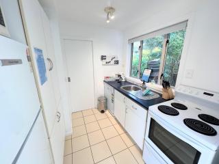 Tiri Cottage - Sea Views in Oneroa by Waiheke Unlimited - Oneroa - 3