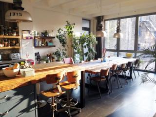 Bright loft close to downtown - 4