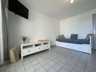 Deux pièces rénové avec terrasse, parking privé à Port Camargue - FR-1-250-173 - 5