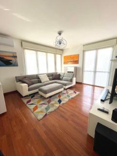 Elegant Apartment in Milan with Panoramic Terrace - Milan - 6
