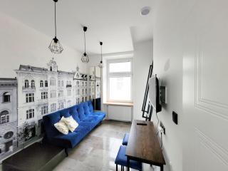 Grand Theater Apartments - 0