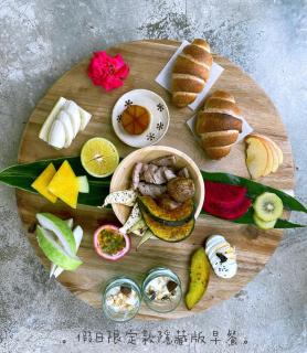 Mooning the Hill - 3