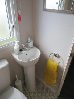 Chichester Lakeside Self-Catering Holiday Home - 1