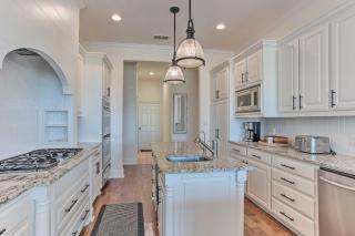 Chic Ranch Villa Less Than 5 Mi to Lake Ray Roberts! - 2