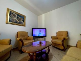 Totos Place - 8
