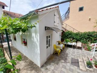 Garden house Apartments - Vodice - 0