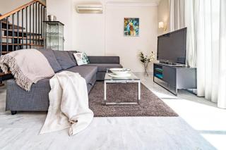 Spacious 2 Bedroom Apartment in Puerto Banus with a Private Terrace and Mountain Views - Marbella - 6