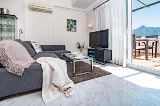 Spacious 2 Bedroom Apartment in Puerto Banus with a Private Terrace and Mountain Views - 5