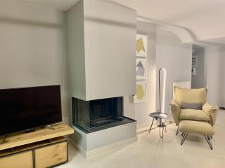 Fab New Flat in Central Athens w/ Acropolis Views - 4