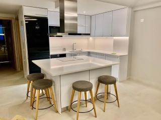 Fab New Flat in Central Athens w/ Acropolis Views - Atene - 1
