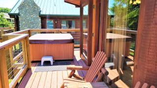 Free Tickets-Couples Riverfront Getaway Jetted Tub King Bed & Pet Friendly in Pigeon Forge - Pigeon Forge - 8