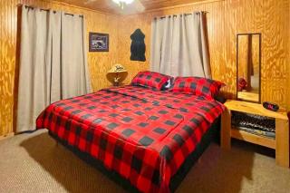Broken Bow Cabin with Hot Tub, Near Hiking and Fishing - Stephens Gap - 1