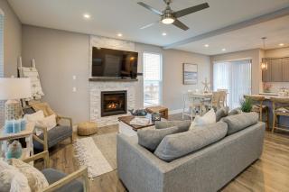 Footprints In The Sand By Oyhut Bay Seaside Village - 3