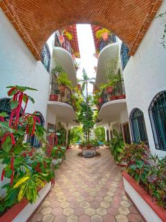 Apartment w/ PRIME location Mexican Colonial style - 9