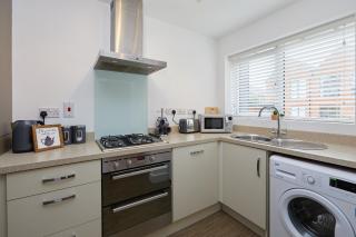 Derby City Base - 2 Bed Near Hospital, Driveway Parking, Garden - 3