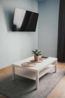 Cozy Seaside Apartment - 8