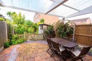 Bright & modern 4 bedroom townhouse - 9