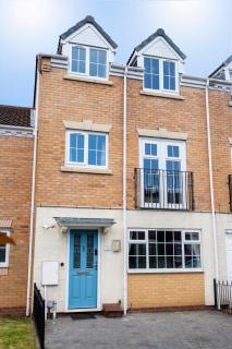 Bright & modern 4 bedroom townhouse - 7