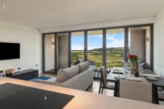 Apartment 10 Waterstone House - Luxury Apartment with Sea Views - Tenby - 4
