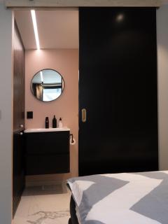 Tastefull and modern apartment with parking - 8