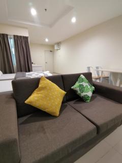 Peaceful 1-bedroom unit at Marina Island by JoMy Homestay - 9
