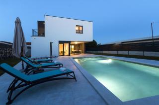 Modern 3-bedroom villa with a private pool - Pula - 6
