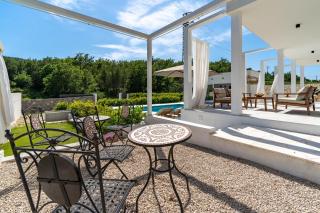 Villa Zen with 4 bedrooms, private 32 sqm pool, summer kitchen, 7 km from the beach - Tugare - 2