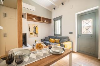 Antigone's Lux Home 10mins walk to beach, old town, city - 6