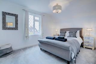 Norfolk Luxe Beach House Sleeps 8 Dog friendly - 4