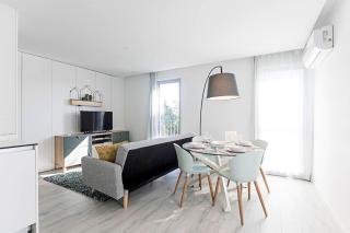 Stylish Flat W/ Gym & Parking by LovelyStay - Oporto - 3