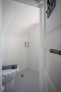 Casa Terra Vedema with Oia Sunset Privacy Plunge Pool and 350 to 450 Mbps Starlink Internet - Oia - 6