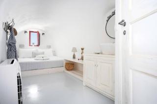 Casa Terra Vedema with Oia Sunset Privacy Plunge Pool and 350 to 450 Mbps Starlink Internet - 2