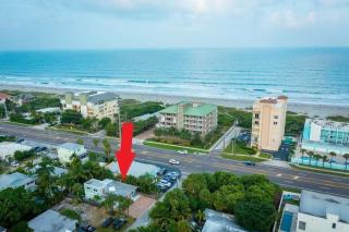 Beach house w/Putting Green/Game Rm/Rooftop Deck - Cocoa Beach - 8