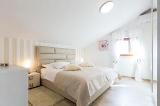 Villa Tina with Swimming Pool, Tennis court, Games room, Sauna, Gym, BBQ - Poličnik - 5