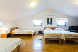 Villa Tina with Swimming Pool, Tennis court, Games room, Sauna, Gym, BBQ - Poličnik - 1