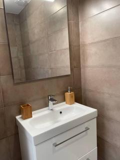 Maison Fleurs de Lys, climatisée, WiFi et Parking Privée Gratuit, Lave-Linge, Vernon Giverny - 2