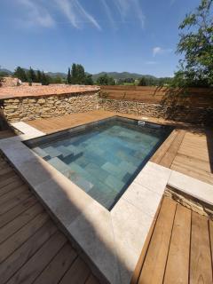 Ventoux Apartments - 9