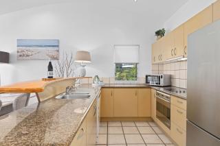 Andari Apartment 2, Sunshine Beach, Beachfront Street and just steps to Surf-club - Sunshine Beach - 5