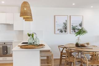 U2 Park Cres Modern & Stylish 2 bedroom apartment Close to Beach and Restaurants - 9