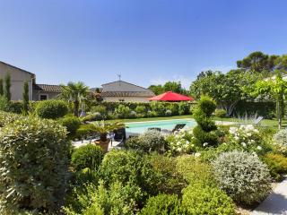 Charmante Villa à Eygalière avec Piscine, Jardin Arboré et Climatisation - FR-1-599-19 - Eygalières - 4