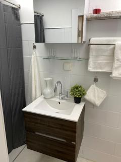 Pleasant Loft Apartment In The Heart Of Tel-Aviv - 6