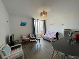 Appartement rénové à neuf, 4 couchages, balcon ensoleillé, parking privé, proche plage et commerces - FR-1-224C-173 - 9