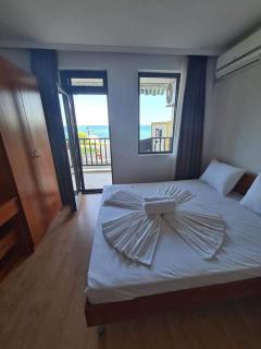 Апартамент с фронтална гледка море - 9