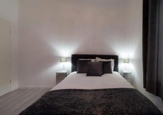 EXECUTIVE DOUBLE ROOM WITH EN-SUITE IN GUEST HOUSE CITY CENTRE r4 - 5