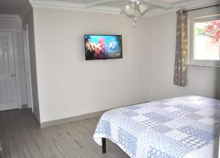 Lovely 3-bd, walk to bars, 9 min drive from beach! Heated pool. - Fort Lauderdale - 5