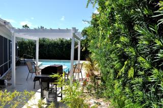 Lovely 3-bd, walk to bars, 9 min drive from beach! Heated pool. - Fort Lauderdale - 2