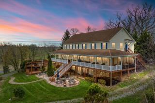Stunning Former Winery with Pool and Mtn Views! - Berryville - 0
