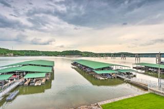 Breezy Lakefront Condo with Balcony and Lake View! - Camdenton - 9