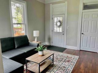 Cheerful 2-Bedroom Cottage in Downtown Noblesville - Noblesville - 0
