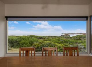 Martyrs Lookout - Luxury Accommodation - Peterborough - 7